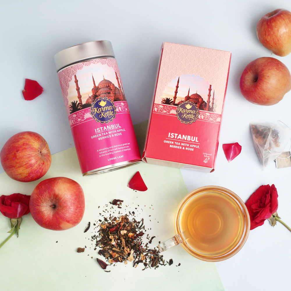 Hibiscus rose green tea with apple and berries