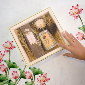 
                  
                    Load image into Gallery viewer, Karma Kettle x SOVA Limited Edition Gift Box
                  
                